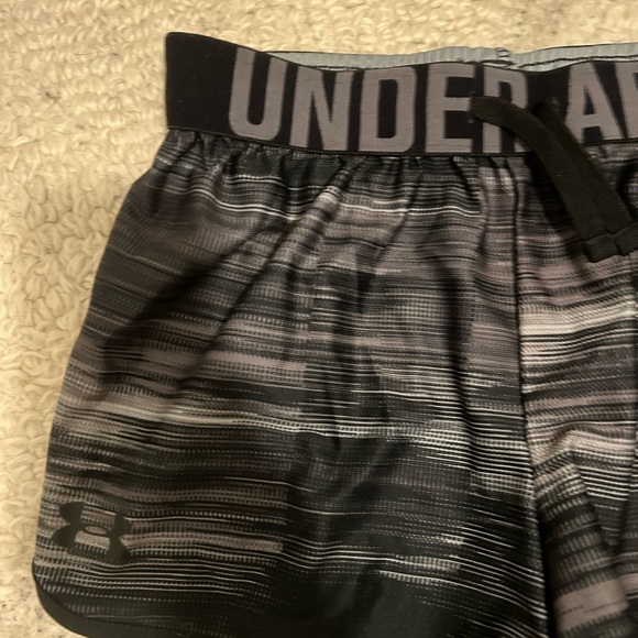 UNDER ARMOUR Girls Athletic Shorts - Picture 3 of 4